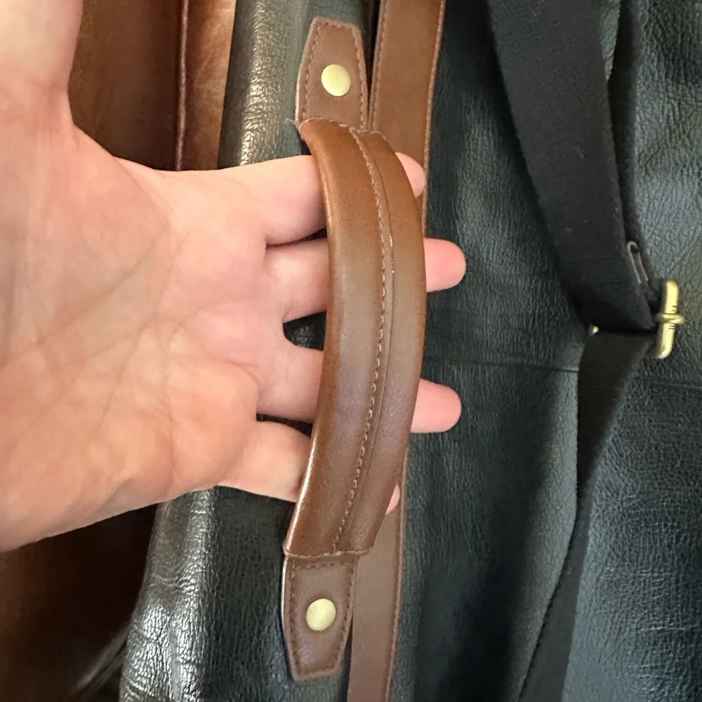 FOSSIL Black Leather Messenger Bag Shoulder Strap - Excellent Condition